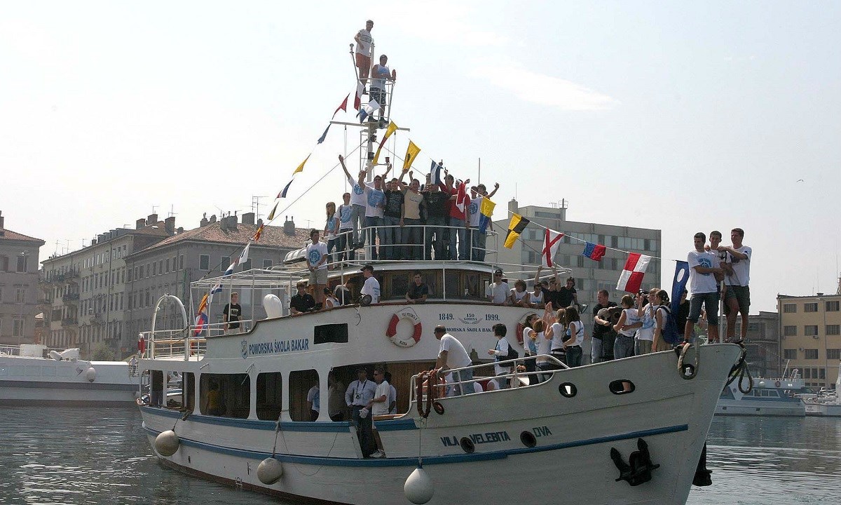 Škola u Bakru dobila milijun kuna za novi softver i popravak školskog broda