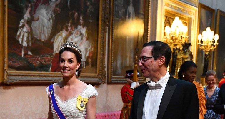 Kate Middleton zablistala u haljini koja izgleda kao vjenčanica