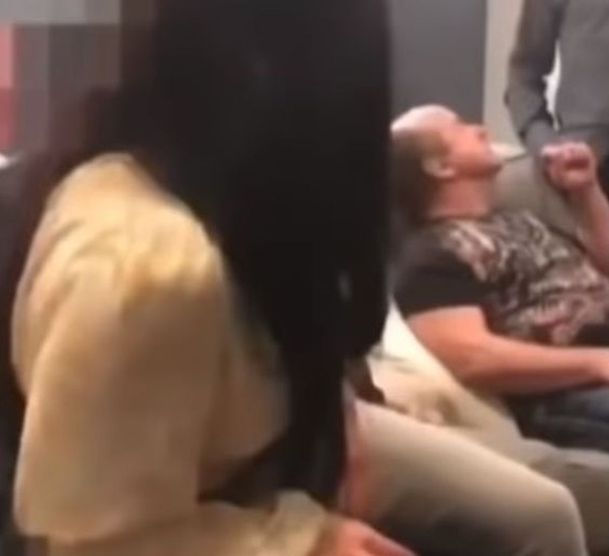 Pulev objavio razuzdani video novinarke koja ga tuži: "Imam još ovakvih snimki"
