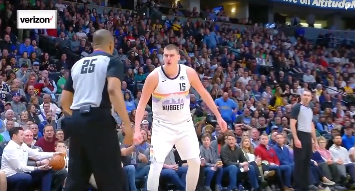 VIDEO Jokić zbog urlanja u facu sucu isključen s utakmice: Suigrači ga smirivali
