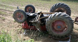 Prevrnuo se traktor kod Zlatara, poginuo vozač