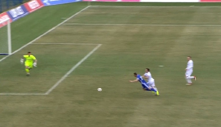 Je li Hajdukov kapetan napravio prekršaj za penal i crveni?