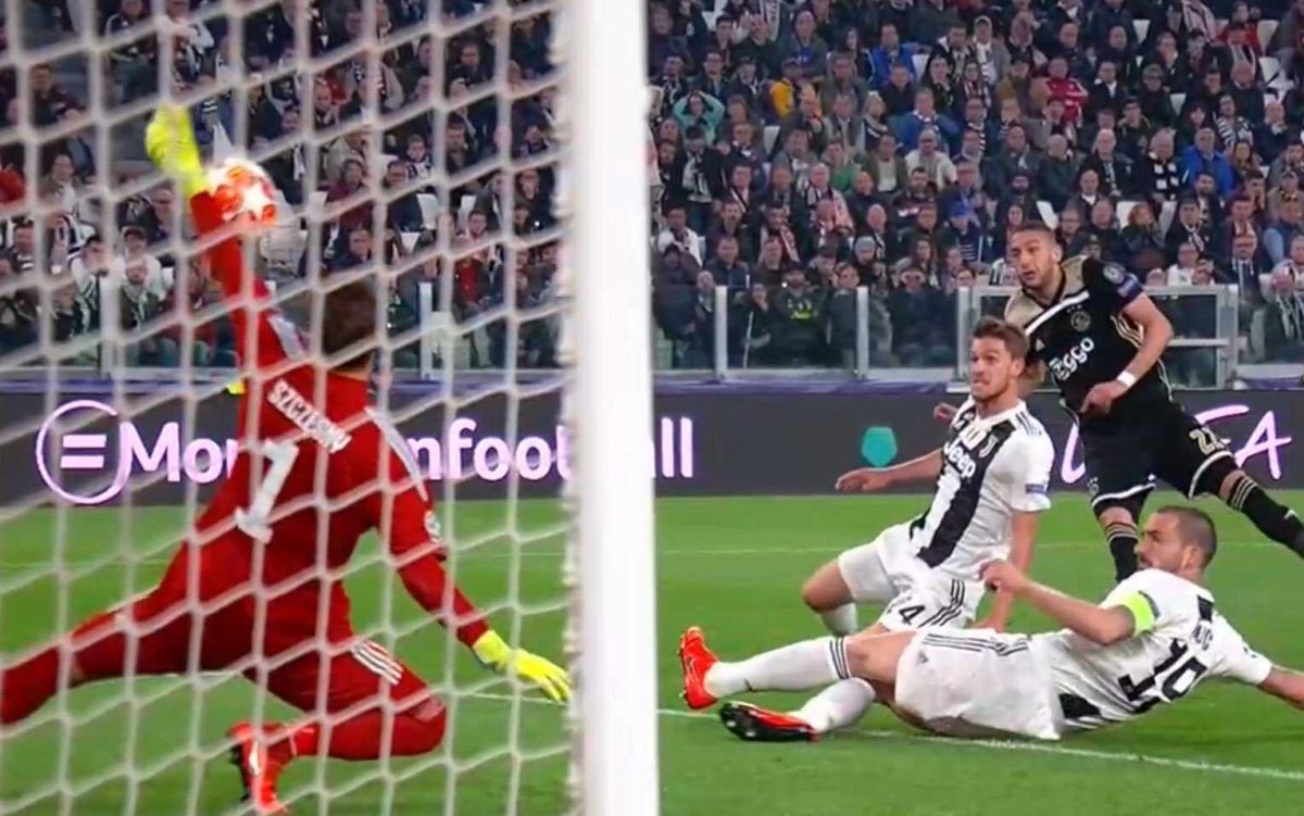 Pogledajte jednu od obrana sezone! Igrači Ajaxa se u nevjerici hvatali za glavu