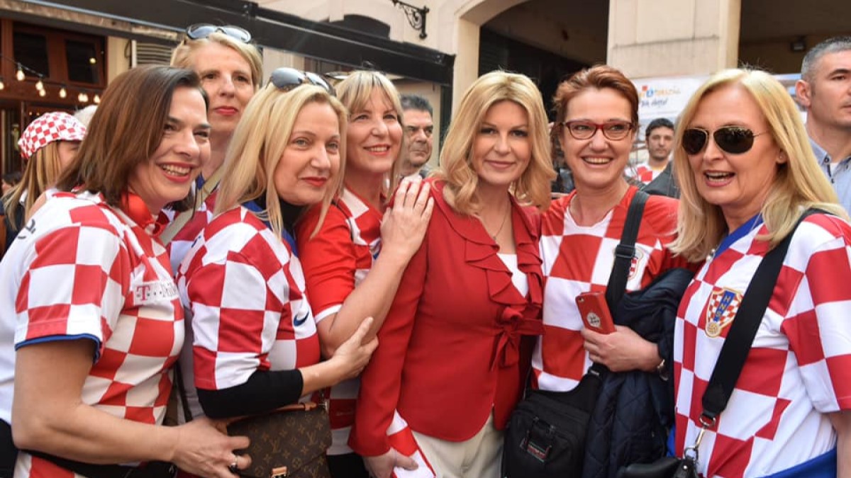 Kolinda se pohvalila druženjem s navijačima, više pažnje izazvala jedna greška