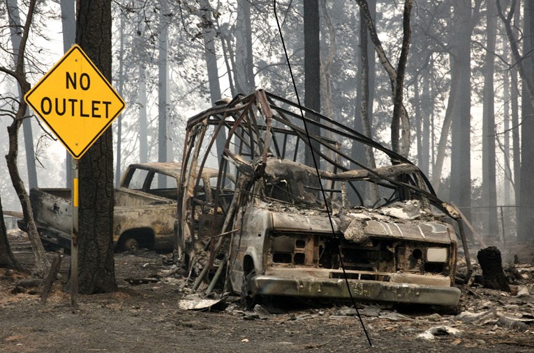 Najgori požar u povijesti Kalifornije i dalje hara, više od 30 mrtvih