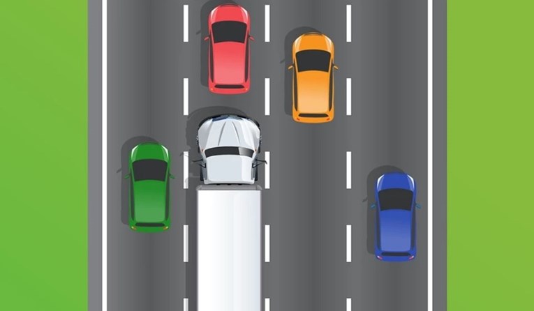 Pitanje na kojem vozači padaju: Koje od ovih automobila vozač kamiona vidi?
