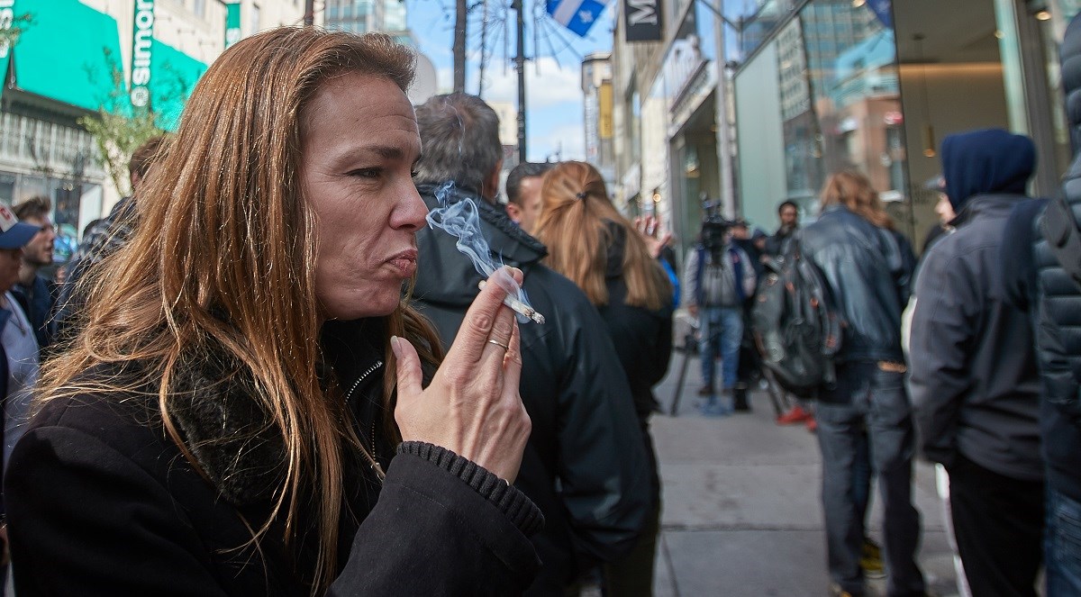 Zašto tolike zemlje sad kažu da im je marihuana ok?