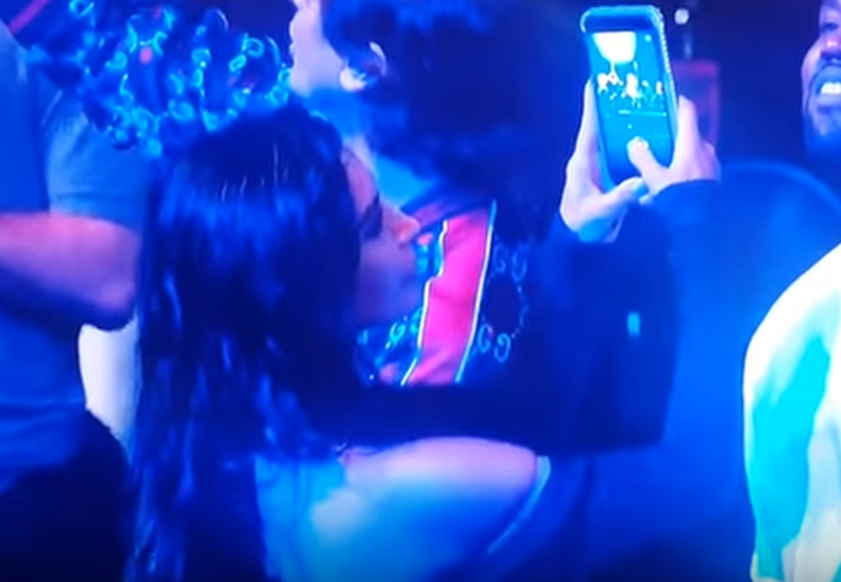Kim uhvatila Kanyea kako gleda Rihanninu guzu, njegov blaženi izraz lica je sve