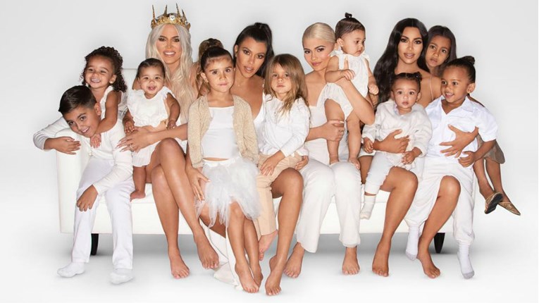 Sve situacije zbog kojih su posramljivali sestre Kardashian kao majke u 2018.