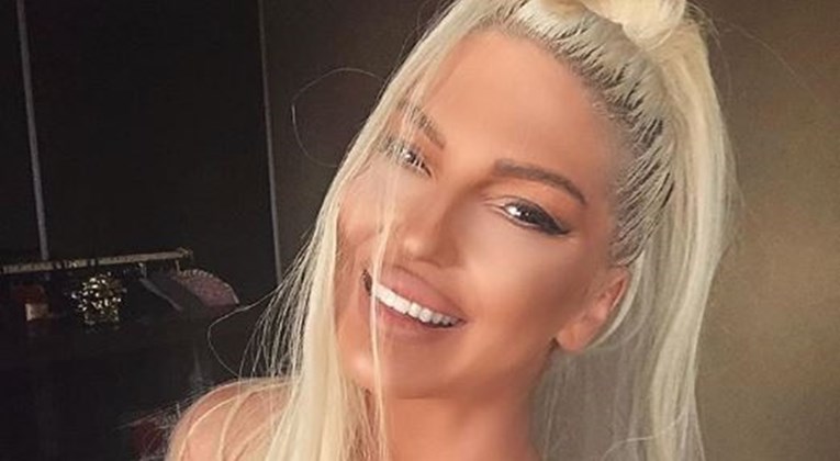 Jedan detalj s ove fotke odao da je na eksplicitnim snimkama zaista Karleuša?