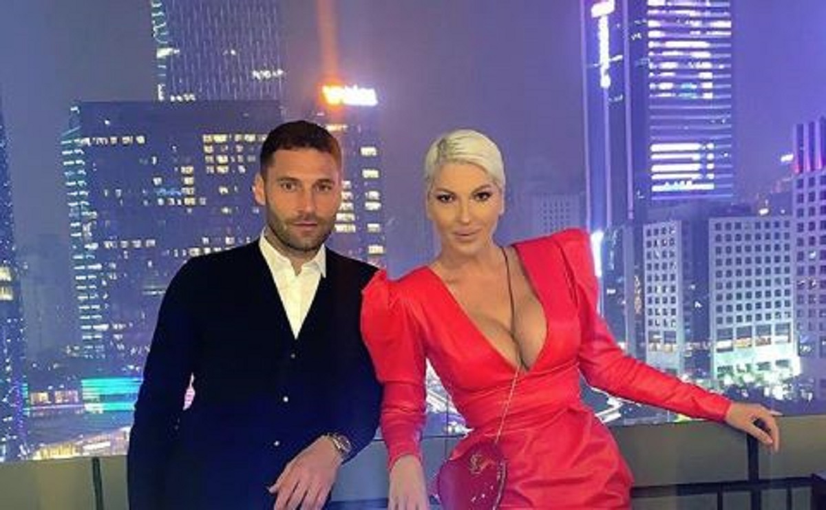 Karleuša s mužem slavi rođendan u Kini, njegov izraz lica govori sve?