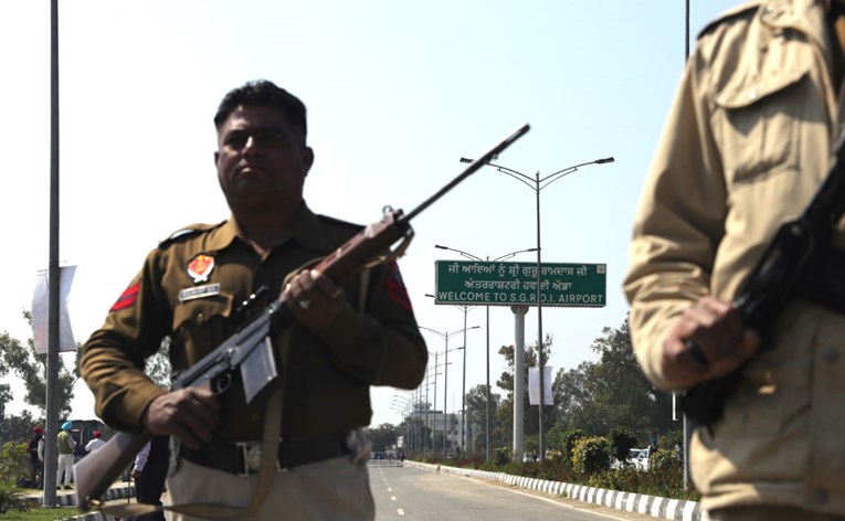 Indijska vlada tvrdi da je u Kašmiru jako napeto: "Traje intenzivna paljba"