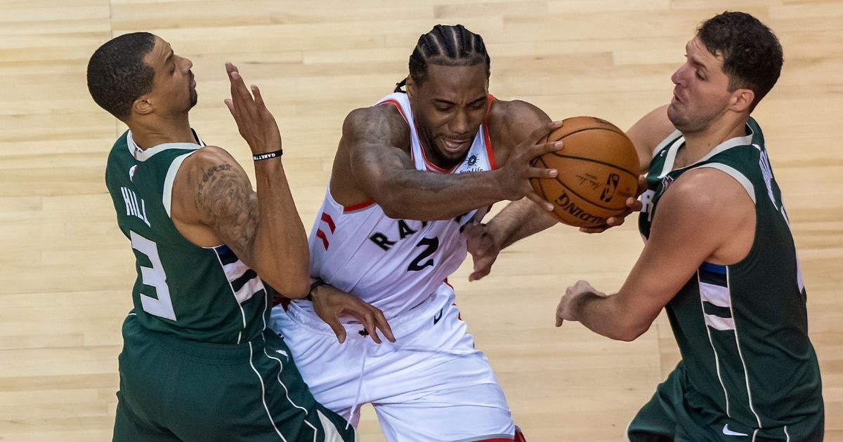 VIDEO Cijelu utakmicu Kawhi Leonard je šepao pa je nakon 50 minuta bitke poletio