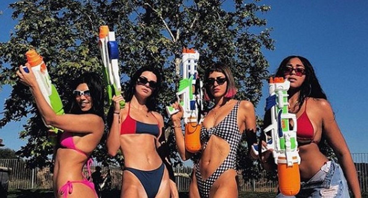 Kendall Jenner zbog detalja na fotki optužili za Photoshop: "Ne mogu prestati buljiti"