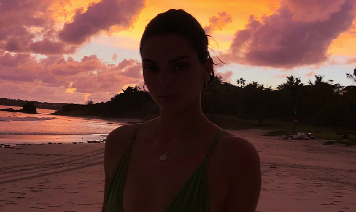 Kendall Jenner pokazala savršeno ravan trbuh i isklesano tijelo u badiću