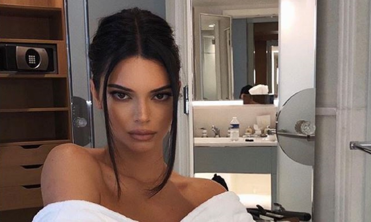 Kendall Jenner pozirala u toplesu, jedva se potrudila sakriti bradavice