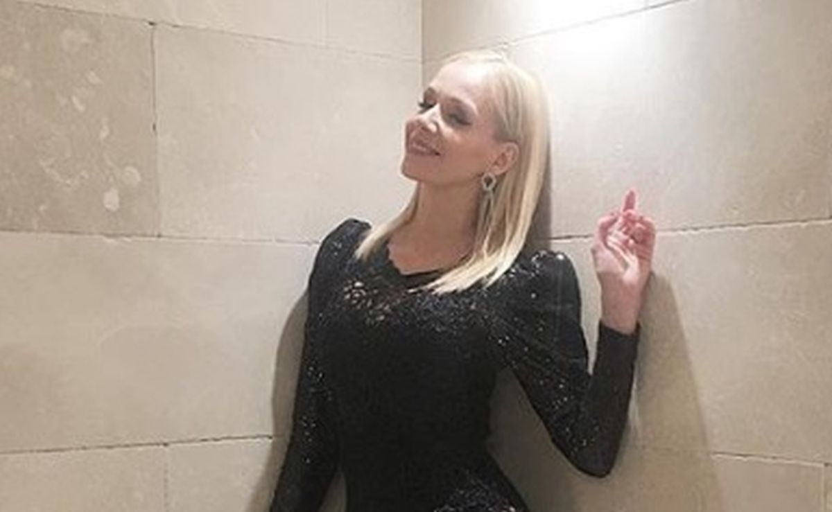 Jelena Rozga pokazala savršenu liniju u minijaturnoj rupičastoj haljinici