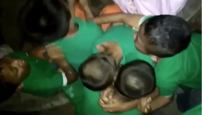 VIDEO Indonezijska djeca plaču nakon što im je potres uništio domove