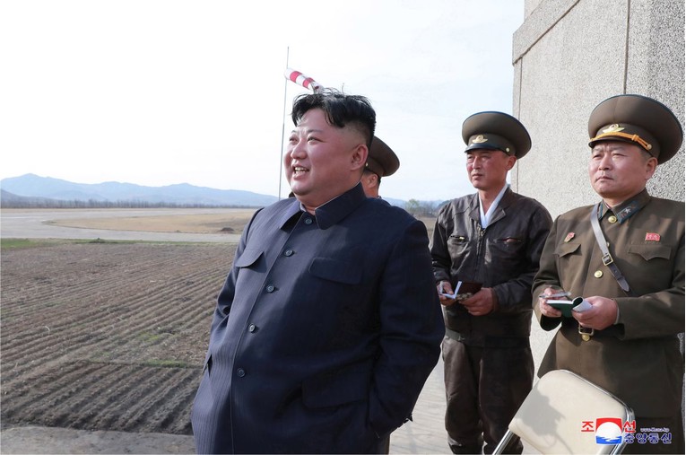 Kim Jong-un gledao lansiranje projektila