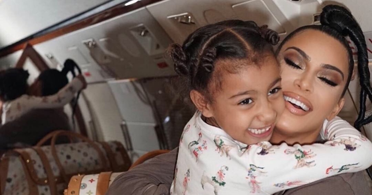 Ljudi su zgroženi modnom kombinacijom kćeri Kim Kardashian za crkvu