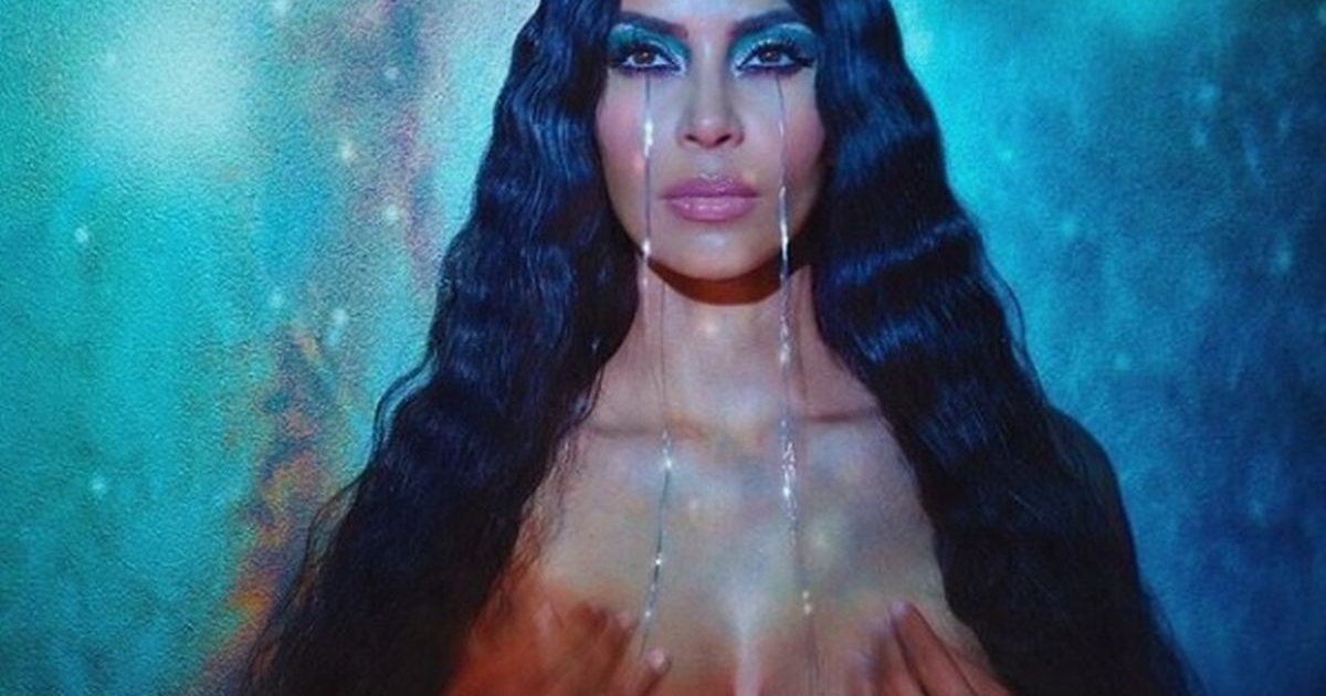 Kleči u kadi: Kim Kardashian pozirala potpuno gola za magazin o seksu