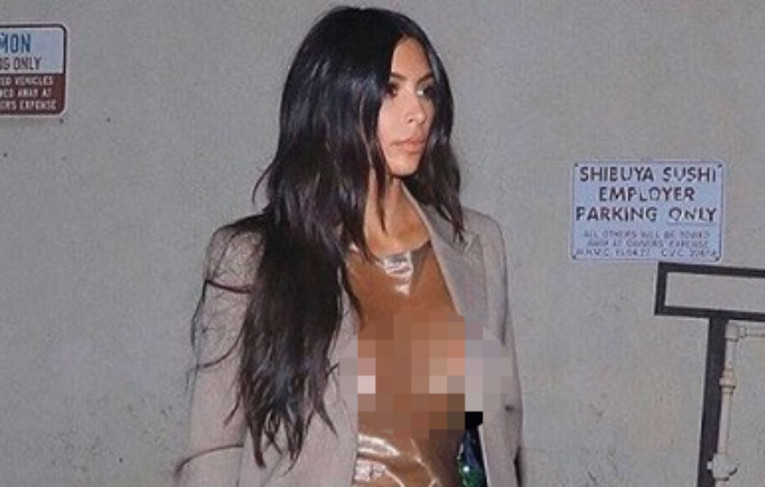 Kim Kardashian odjenula potpuno prozirnu haljinu, ispod je imala samo gaćice...
