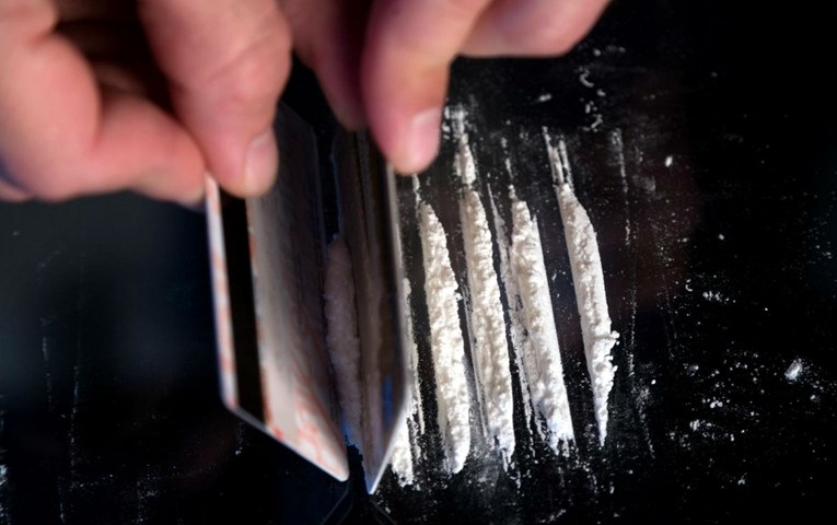 Uhićena petorka zbog dilanja kokaina i marihuane u Vinkovcima