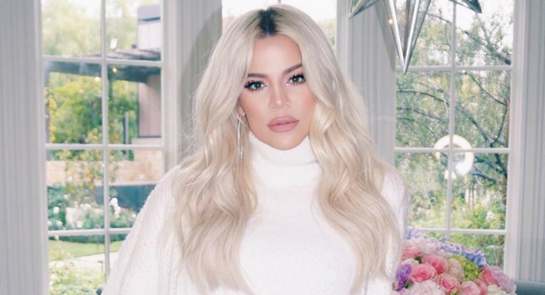 Fanovi misle da Khloe Kardashian fotošopira fotke kako bi bila sličnija sestrama