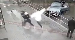 Uznemirujuće snimke: Ruski nogometaši brutalno pretukli i vozača na parkingu