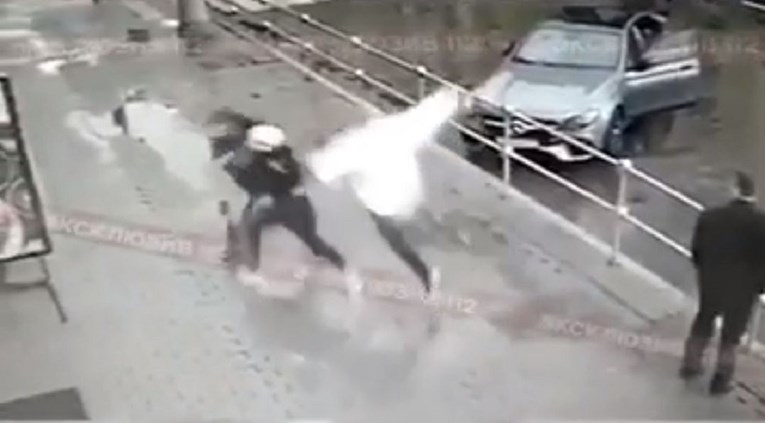 Uznemirujuće snimke: Ruski nogometaši brutalno pretukli i vozača na parkingu
