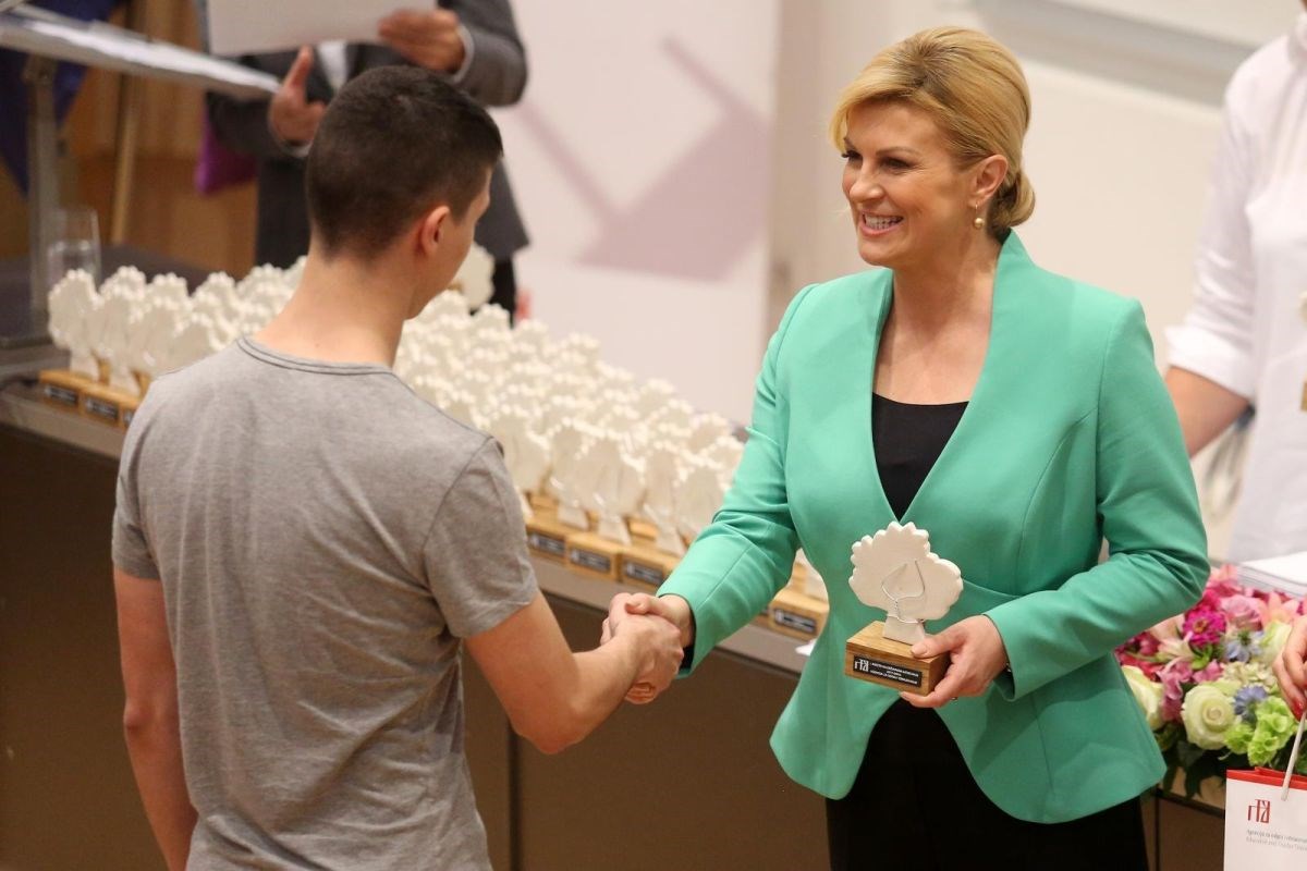 Kolinda: Ne smijemo mlade obrazovati i onda ih pustiti da odu van