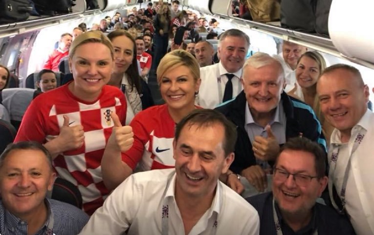 Kolinda otišla u Rusiju na utakmicu, na Fejsu se pohvalila fotkom iz aviona