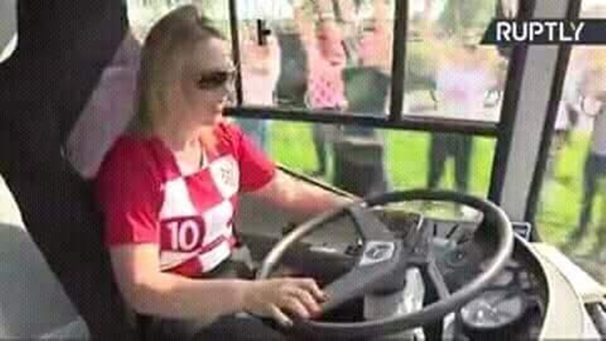 Predsjednica, navijačica, vozačica autobusa. Kolinda hit u Nigeriji