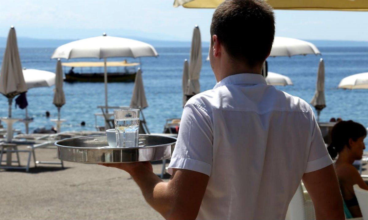 Turizmu očajnički fali radnika, a na burzi su tisuće nezaposlenih. Kako to?