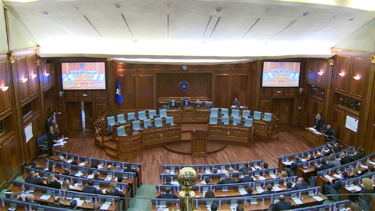 Sve napetije na Kosovu, srpski zastupnici se zatvorili u parlament