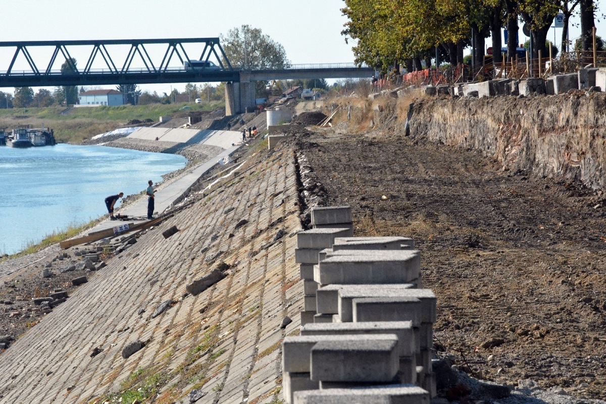 Radnici na Savskom nasipu u Slavonskom Brodu pronašli ljudske kosti