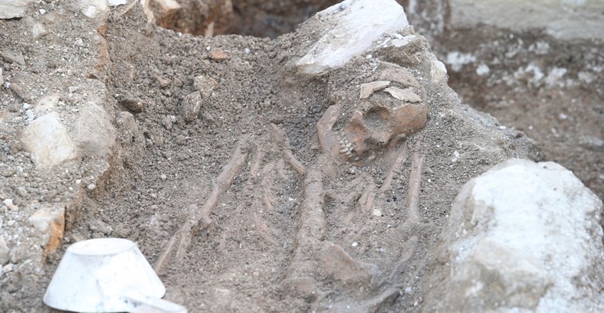 Ispod ploča na glavnom splitskom trgu pronađen kostur