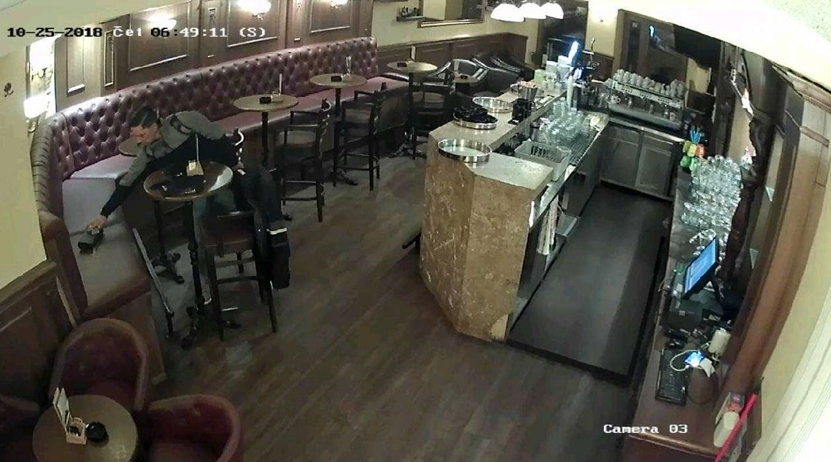 VIDEO Lopov u riječkom kafiću ukrao novčanik konobarici, snimile su ga kamere