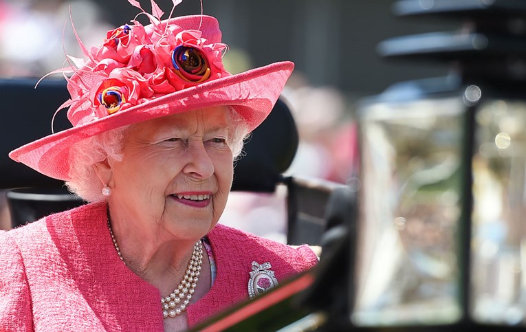 Kraljica poslala političarima šifriranu poruku o Brexitu
