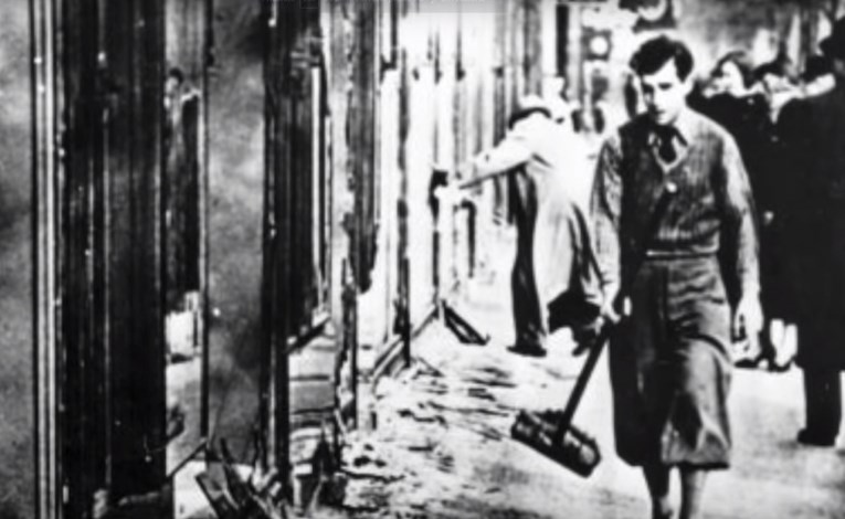 Objavljene dosad neviđene, mučne fotografije napada nacista u Kristalnoj noći