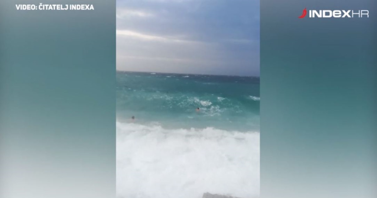 VIDEO Dva tipa na Krku se okupala u ogromnim valovima, pogledajte snimku