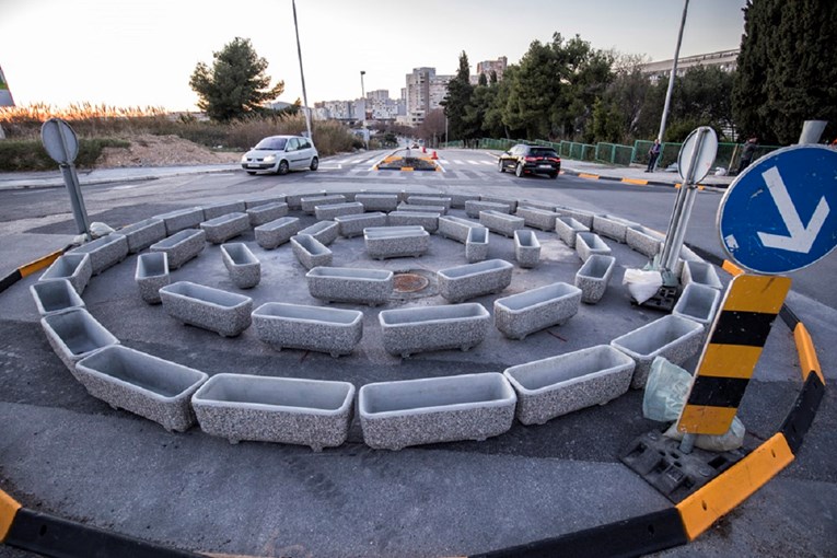 Pogledajte kružni tok u Splitu. Kako ovo objasniti?