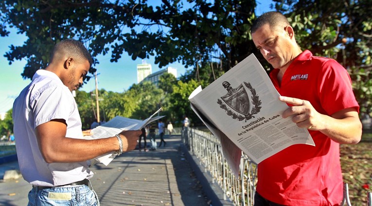 Kubanci danas glasaju o novom ustavu koji priznaje pravo privatnog vlasništva