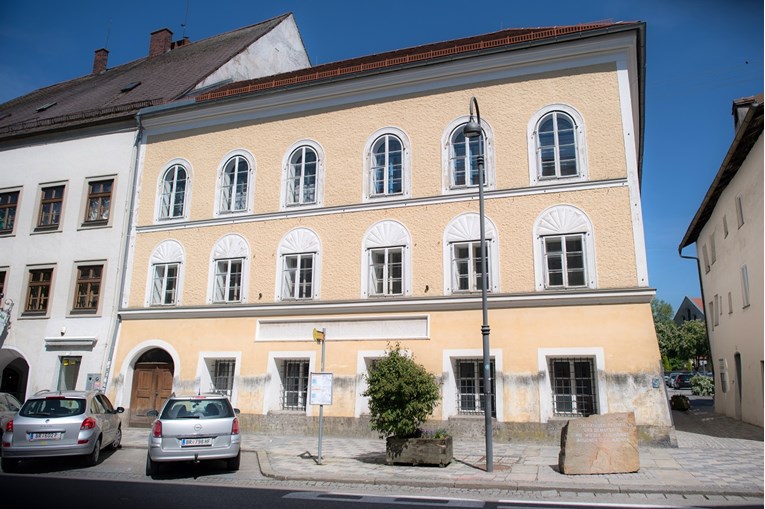 Austrija vlasnici Hitlerove rodne kuće mora isplatiti 1,5 milijuna eura