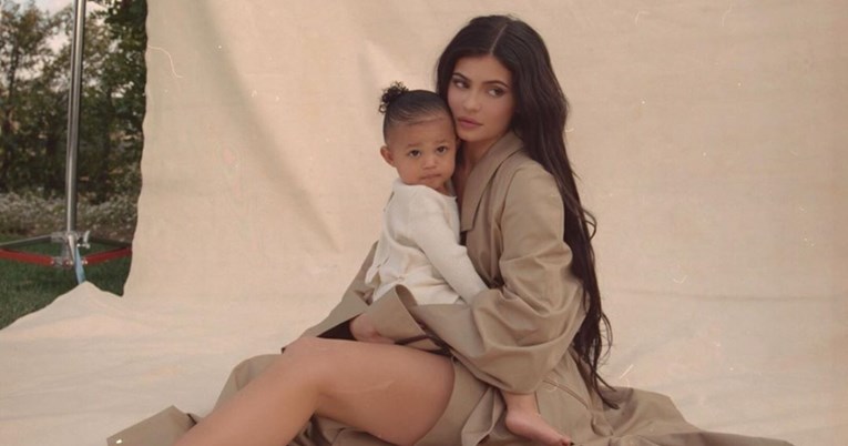 Kylie Jenner priželjkuje drugo dijete: "Vjeruje da je rođena da bude mama"