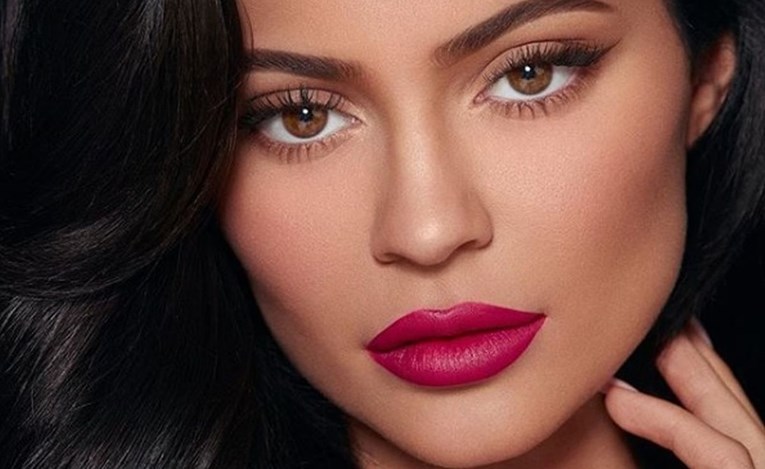Kylie Jenner iznenadila fanove fotkom bez trunke šminke