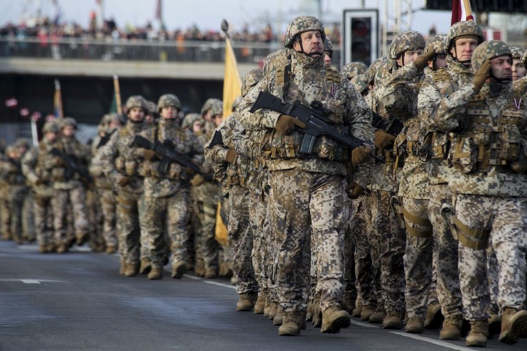 Latvija vojnom paradom obilježila 100 godina neovisnosti