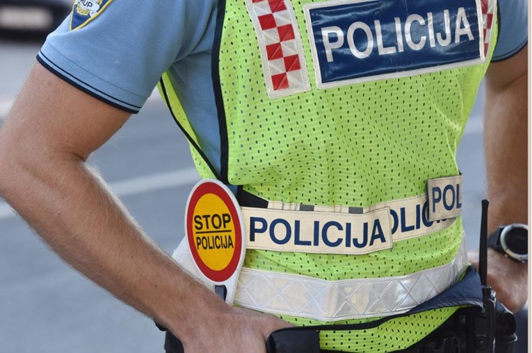 Lažni policajac u Zagrebu zaustavljao žene i pisao im kazne. Objavljeni detalji