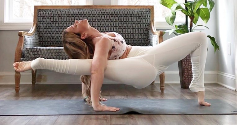 Influencerica doživjela moždani udar tijekom izvođenja zahtjevne joga poze