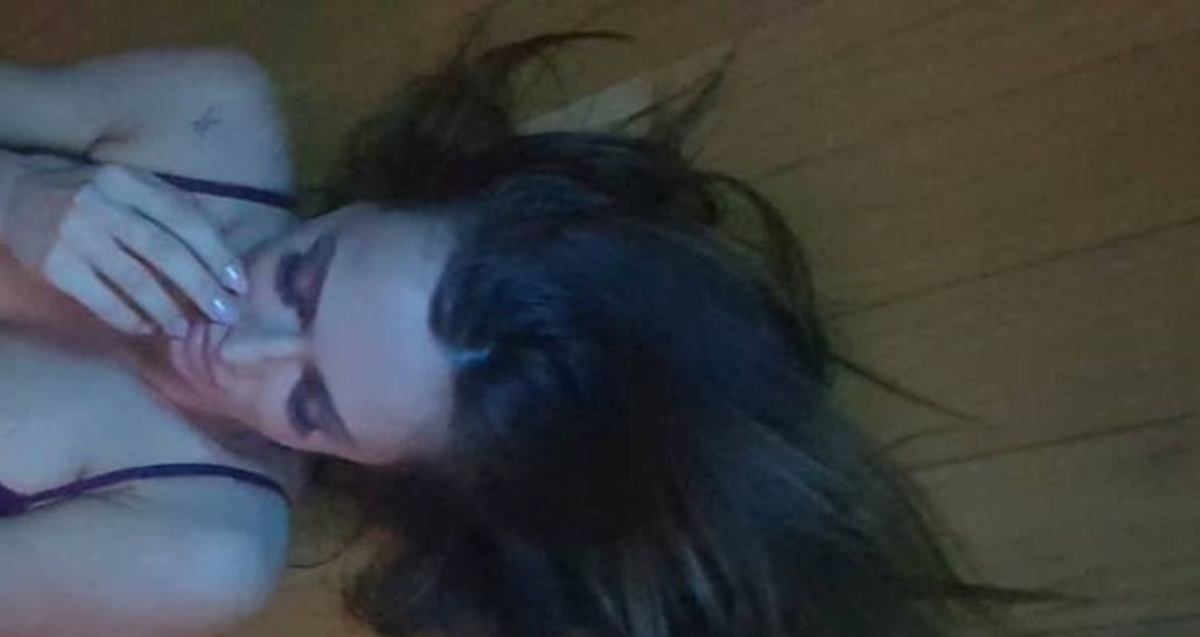 Lidija Bačić legla na pod u donjem rublju i pokazala sve svoje čari